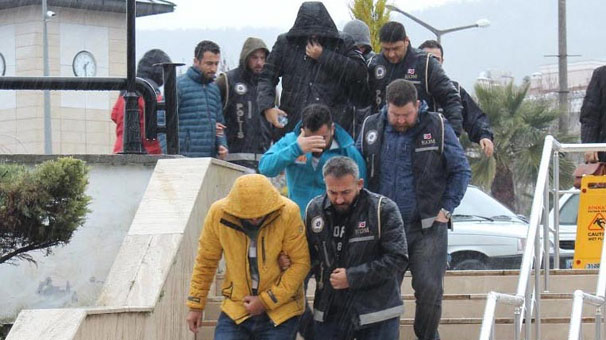 Darbeci FETÖ'cüleri kaçıran şebeke çökertildi