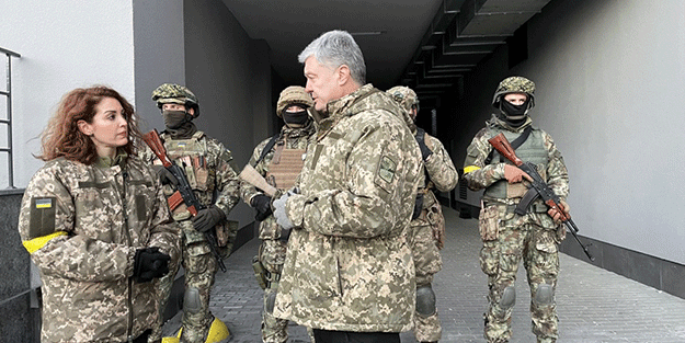 Darbeci generallere af isteyen Nagehan Alçı Ukrayna askeri üniforması giydi! Gelen tepkilere cevap verdi