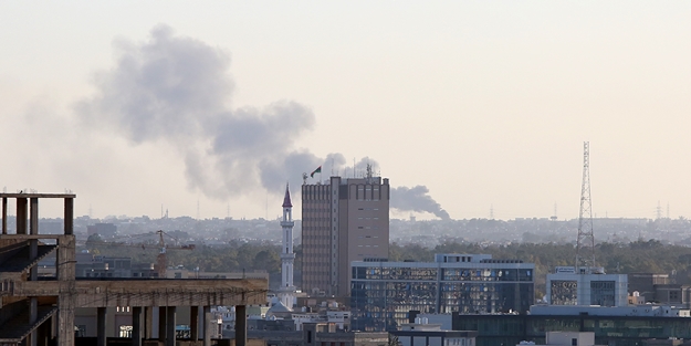 Darbeci Hafter'in silahlı araçları havaya uçuruldu!