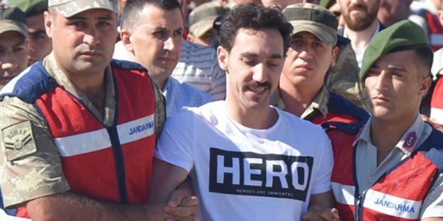 Hero' tişörtünü kimin gönderdiği belli oldu
