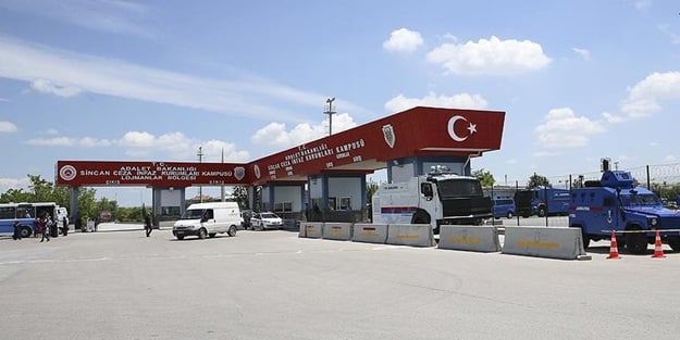 Darbeci hainler birbirlerinin yalanını ortaya çıkarıyor