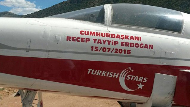 Darbeci komutanın ismi gitti, Başkomutan Erdoğan'ın ismi yazıldı!