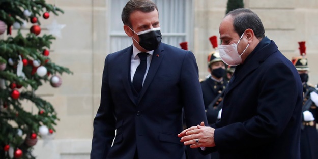 Darbeci Sisi ile görüşen Macron Türkiye'ye salya akıttı