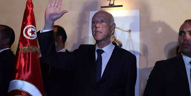 Darbeci, valiyi görevden aldı