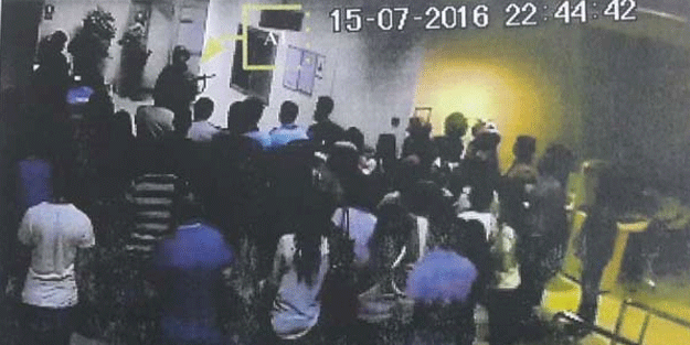 Darbeci yarbay böyle bildiri okudu!