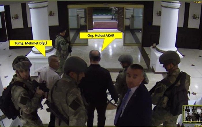 Darbeciler önce Hulusi Akar'ı sonra belgeleri çıkardı