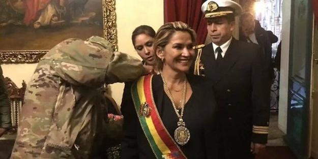 Darbeciler tanıdı: İşte Morales'in yerine geçen kukla!