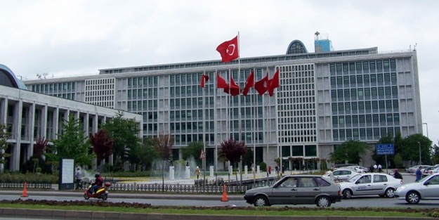 Darbecileri belediyeye alan hain işten kovuldu