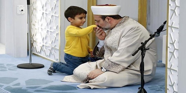 Darbecileri susturan selalar okutan Mehmet Görmez kimdir?