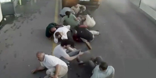 Darbeciler tanktan halka böyle ateş açtı - VİDEO