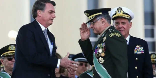 Darbeden korktu, komutanların hepsini görevden aldı!