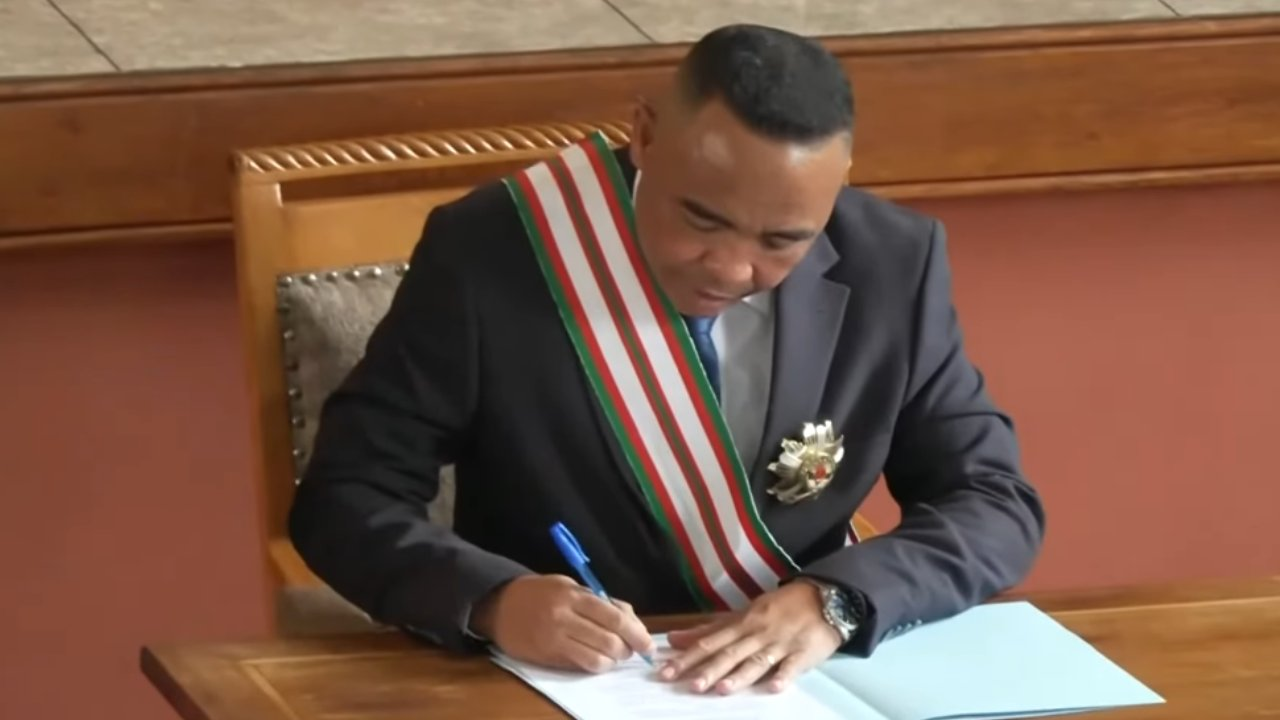 Darbenin ardından yeni cumhurbaşkanı belli oldu!