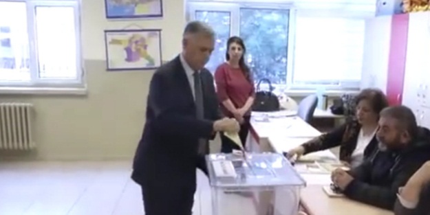 Darbeye karşı duran orgeneral oyunu kullandı