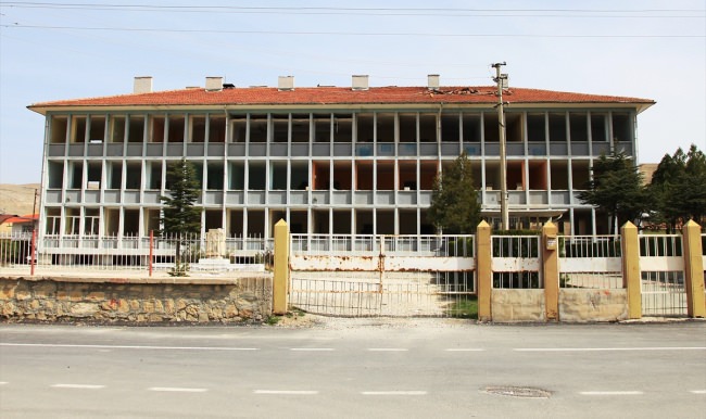 Darende'de eski hükümet konağı yıkılıyor