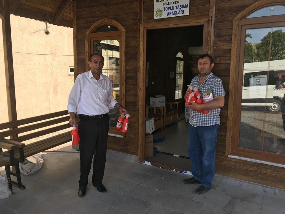 Darende’de taksicilere maske dağıtıldı 