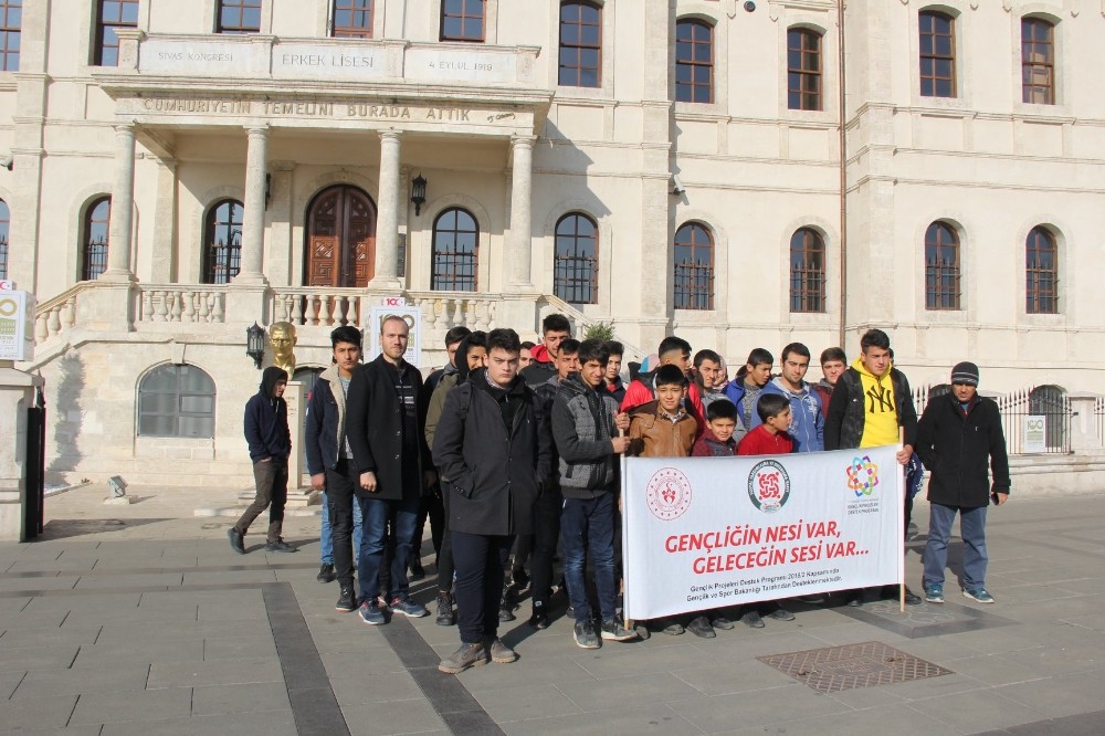 Darendeli öğrencilere Sivas gezisi 