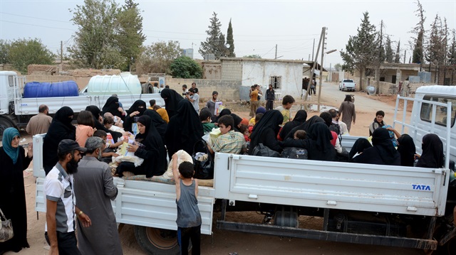 Dareyya'dan çıkan siviller Hama'ya geldi