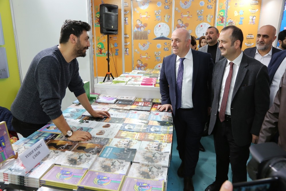 Darıca Kitap Fuarı’nı 3 günde 24 bin kişi ziyaret etti 