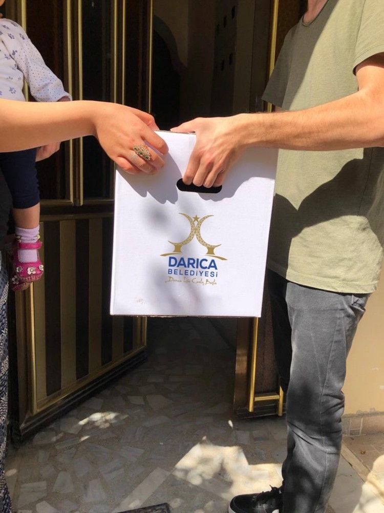 Darıca’ca ihtiyaç sahiplerine 5 bin gıda kolisi dağıtılıyor 
