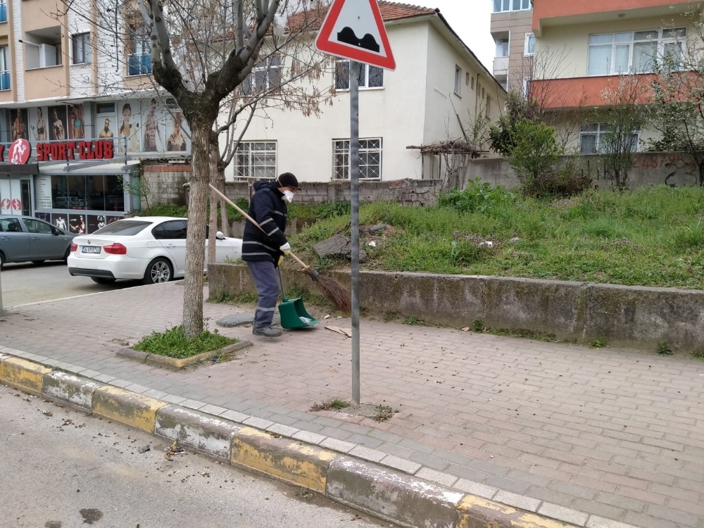 Darıca’da cadde ve sokaklar temizleniyor 