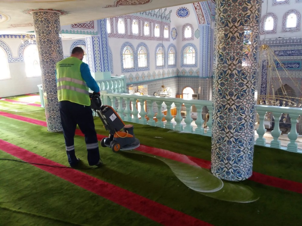 Darıca’da camilerde Ramazan temizliği yapılıyor 