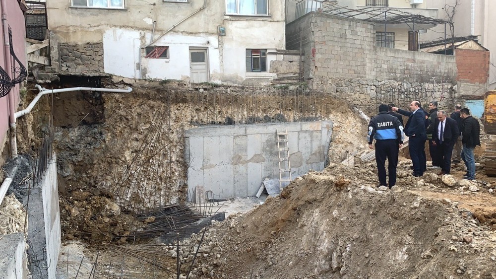 Darıca’da inşaat temelinde kayma meydana geldi 