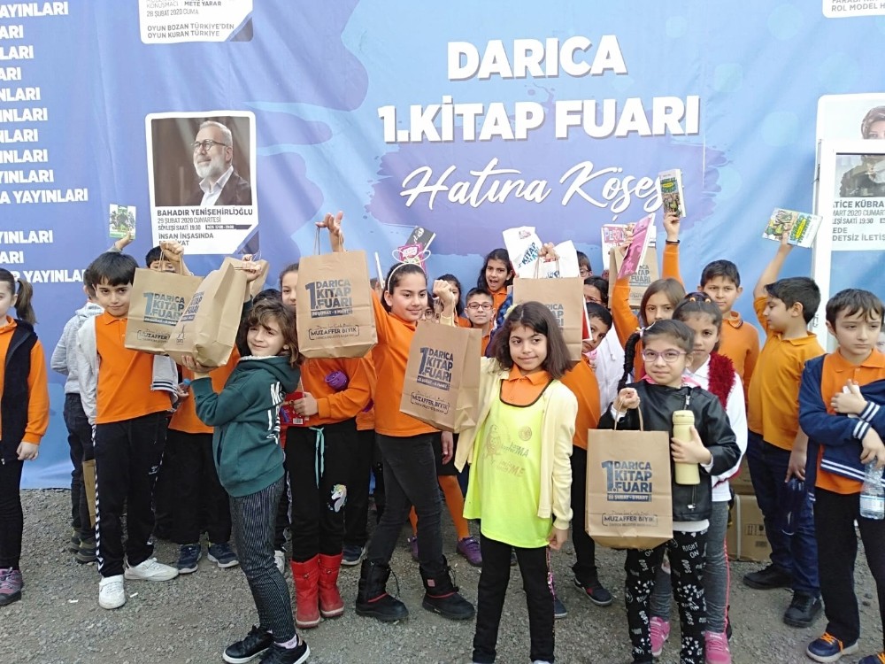 Darıcalı çocuklar Kitap Fuarı’nı çok sevdi 