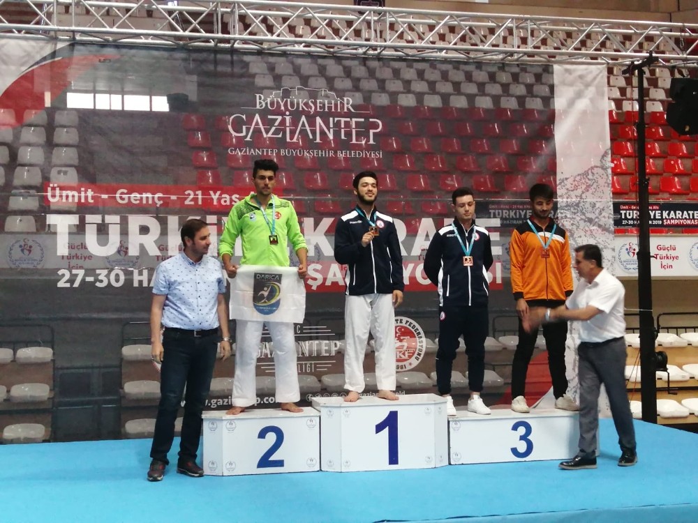 Darıca’lı karateciler 6 madalya ile döndü 