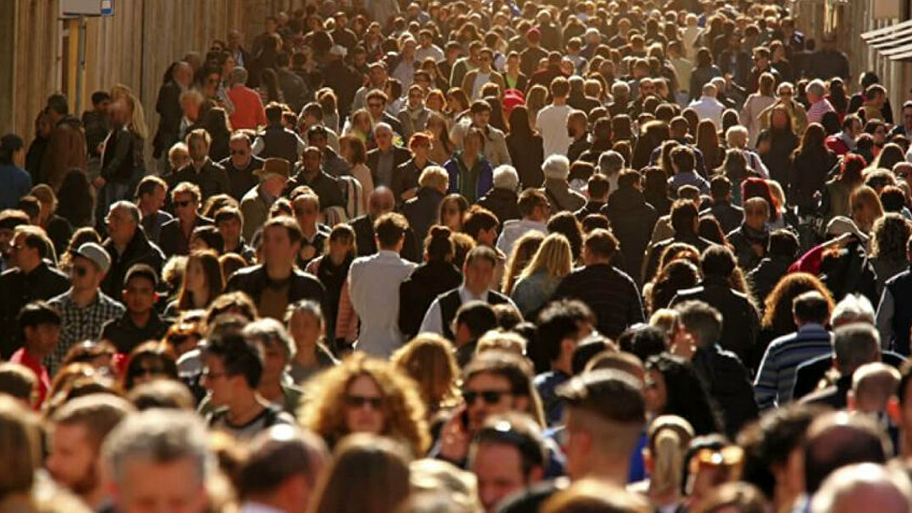 Darısı müslüman Türkiye'nin başına: Avrupa sokaklarında yarı çıplaklığa ceza!