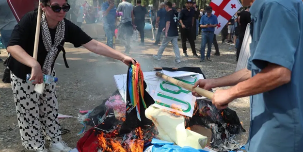 Darısı Müslüman Türkiye'ye! Hristiyan Gürcistan ‘LGBT propagandasını’ yasaklayan yasayı kabul etti