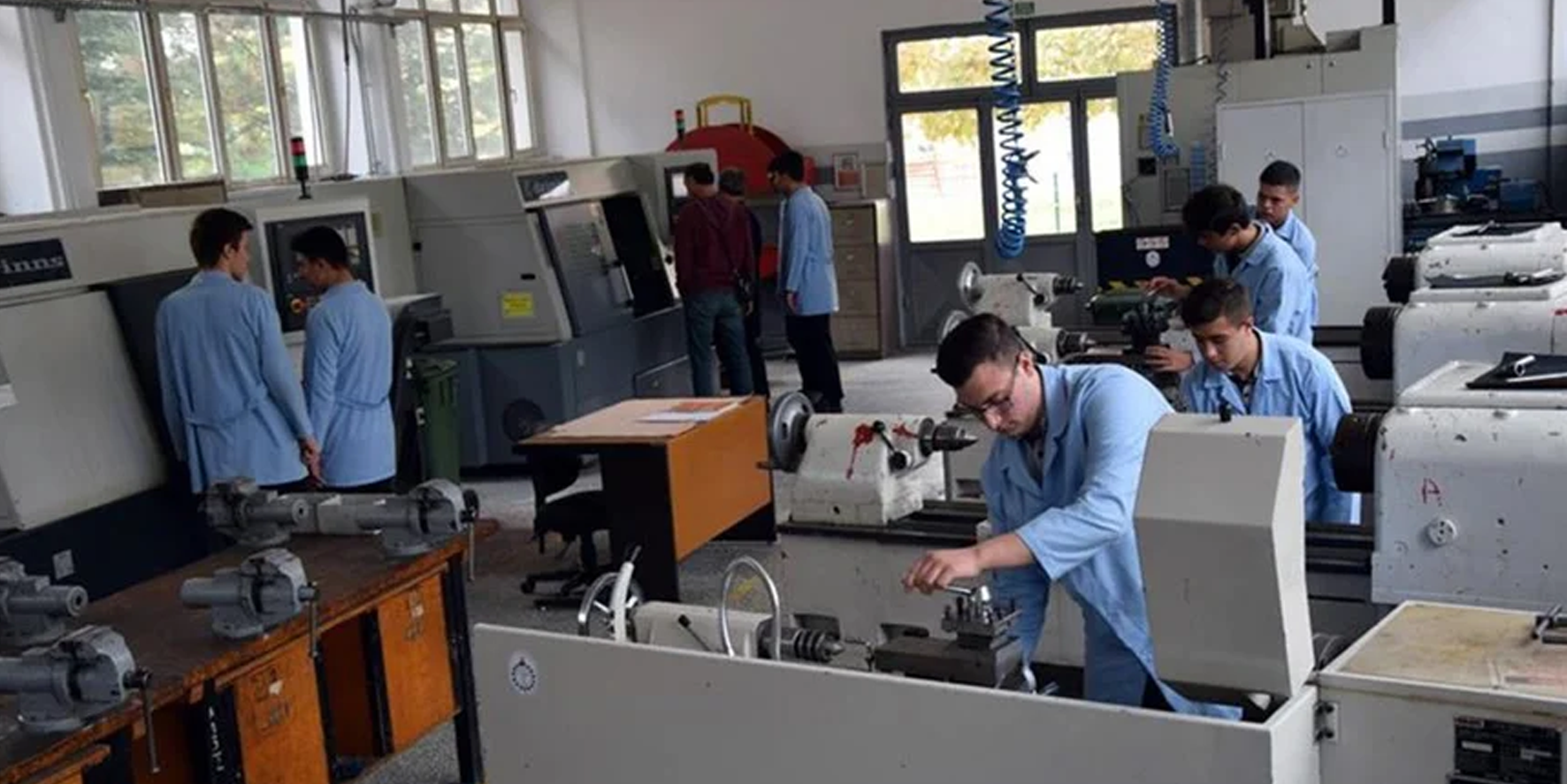 Darphane gibi lise: Mobilya üreten öğrencilerden 2 milyon TL ciro!