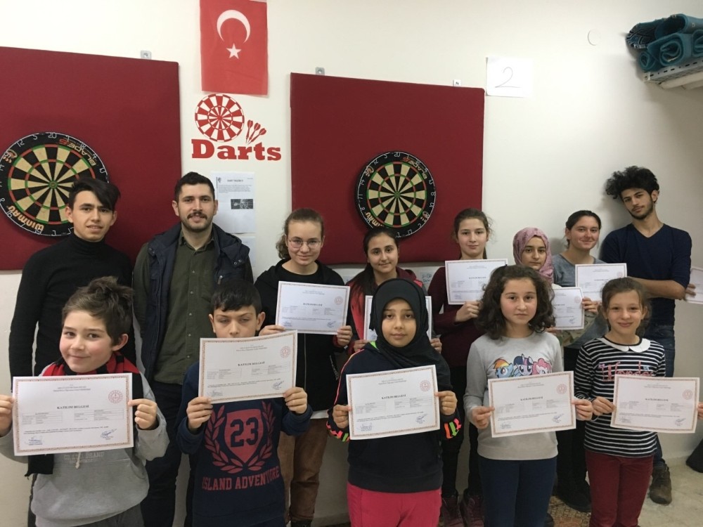 Dart kursiyerleri belgelerini aldı 
