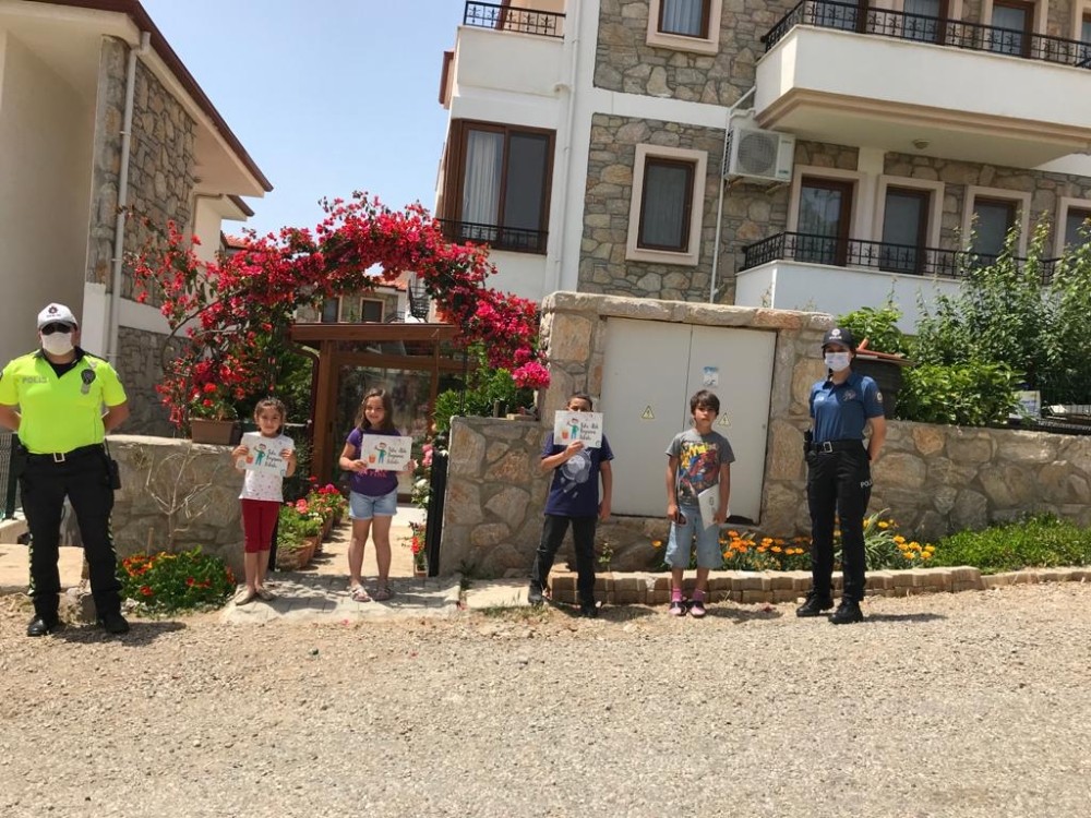 Datça Emniyeti çocukları sevindirdi 