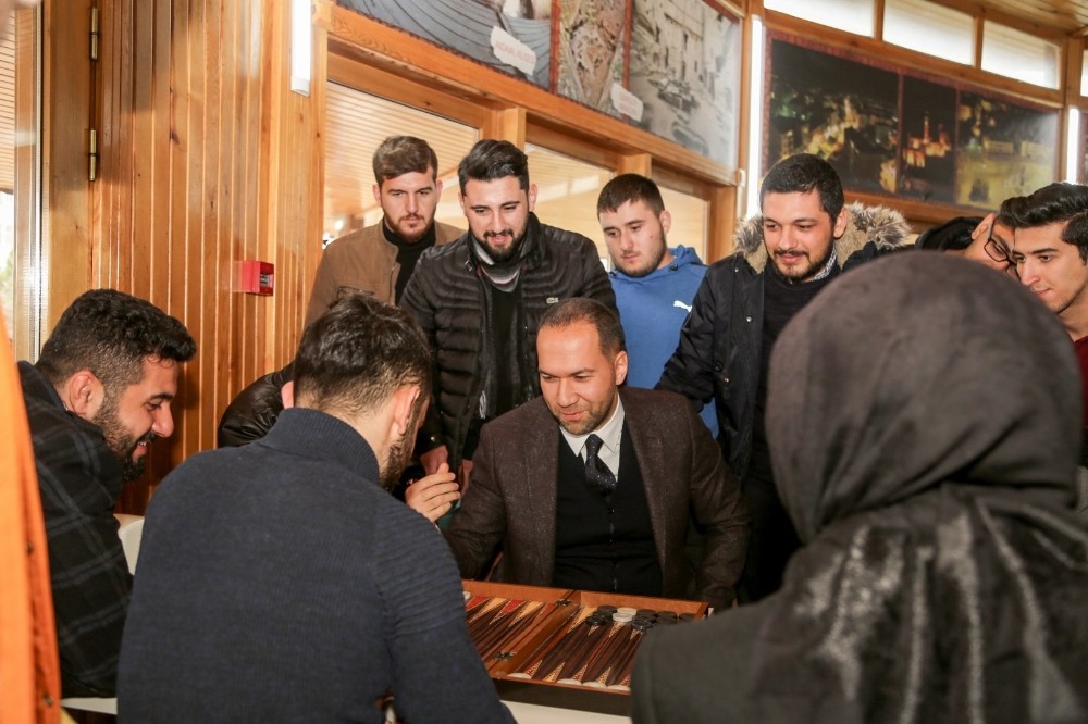 Davet twitter’dan Çaylar Niğde Belediye Başkanı Özdemir’den 