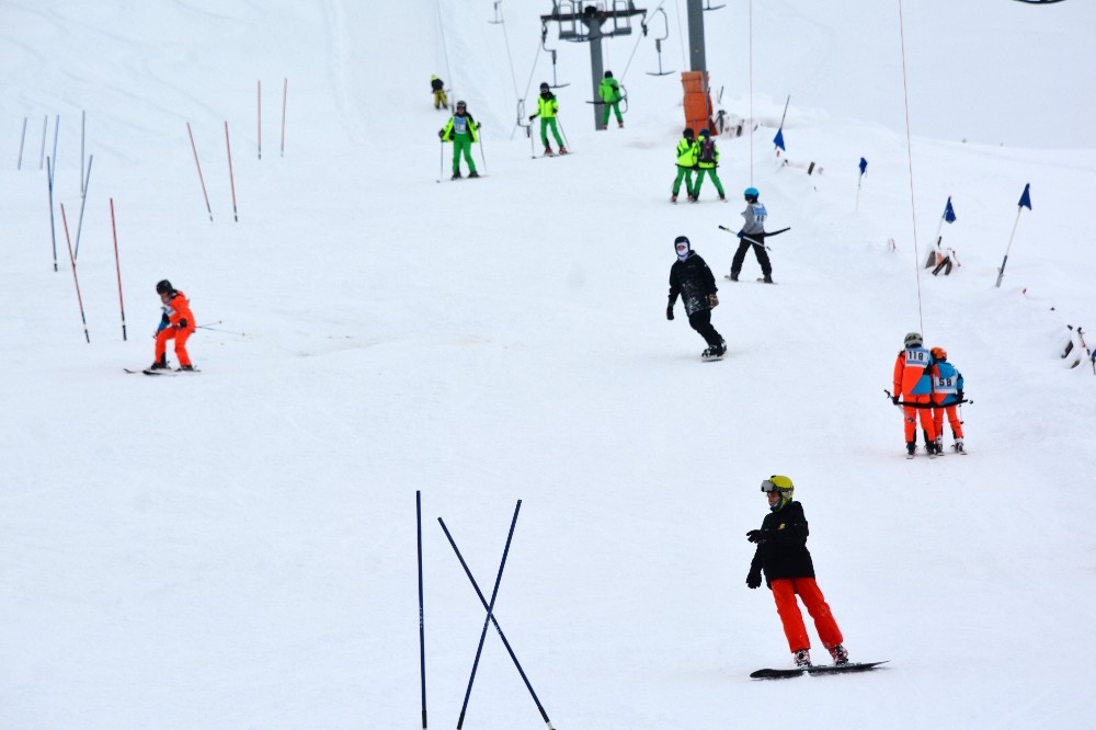Davraz’da kar kalınlığı 1,5 metreyi aştı 