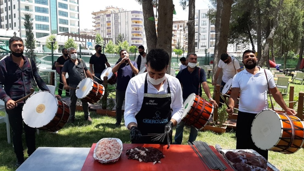 Davul zurnalı ciğer kebabı sevinci 
