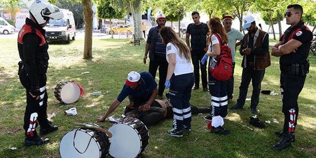 Davulcular sağlıkçılara karşı.. 'Ben bunu nasıl iyi edeceğimi biliyorum'