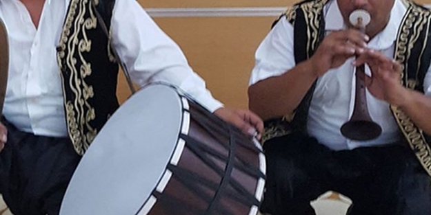 Davulcunun tokmağı, zurnacının zurnası çalındı!