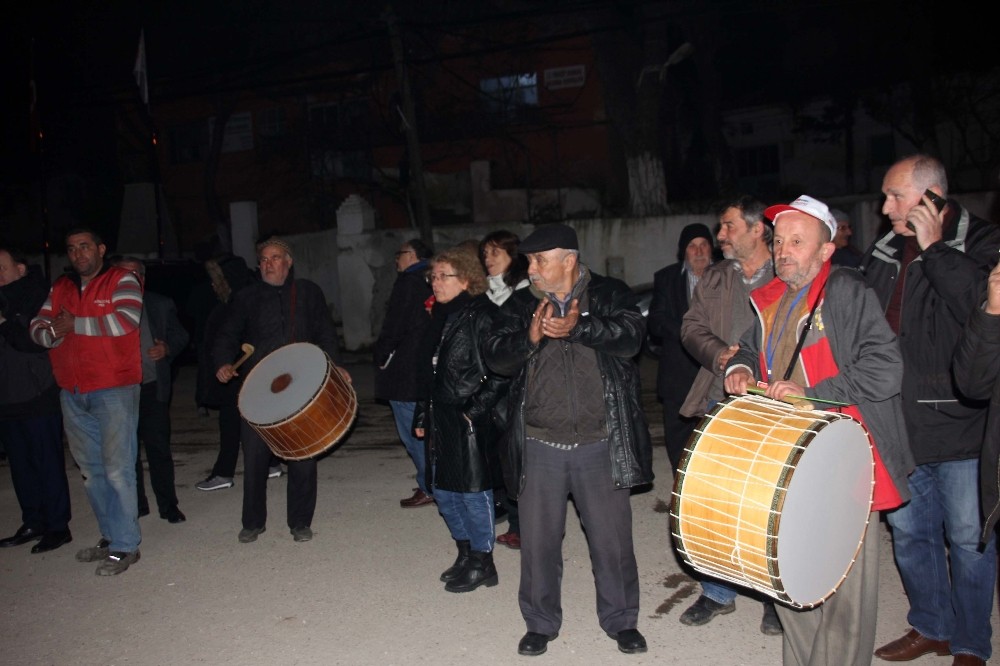 Davullar ve zurnalar Tellioğlu için çaldı 
