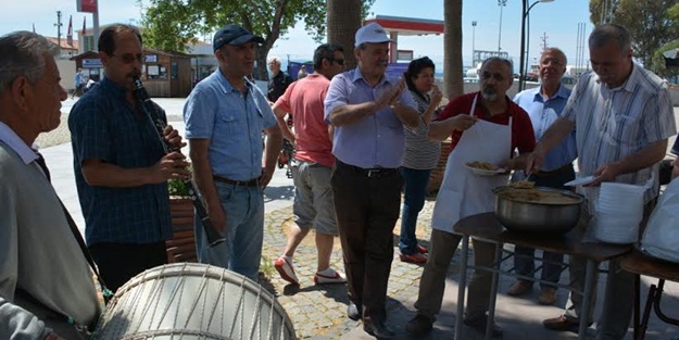 Davullu zurnalı Kenan Evren töreni