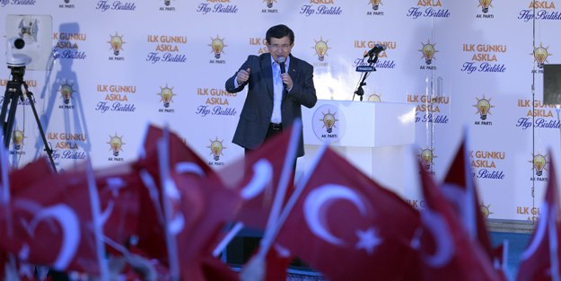 Davutoğlu: Anayasa kitapçığı değil uydu fırlatıyoruz!