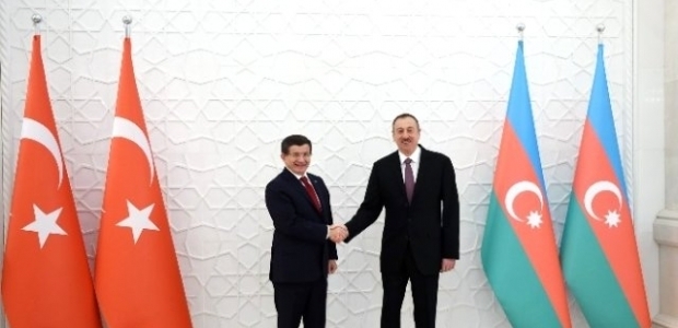 Başbakan Davutoğlu, Aliyev ile Görüştü