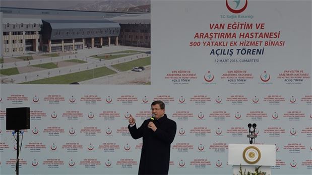 Davutoğlu: Biz Van'a elimiz boş gelmeyiz