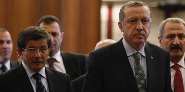 Davutoğlu cephesinden ‘vefa’ komedisi