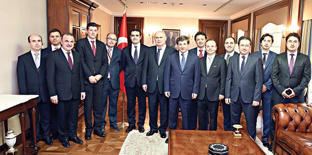 Davutoğlu Dışişleri personeliyle vedalaştı