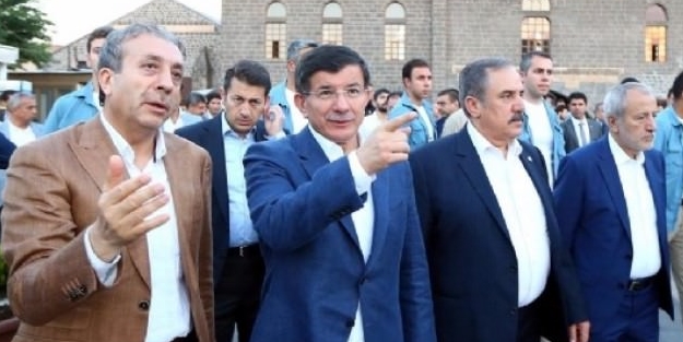 Başbakan Davutoğlu Diyarbakır'a geldi