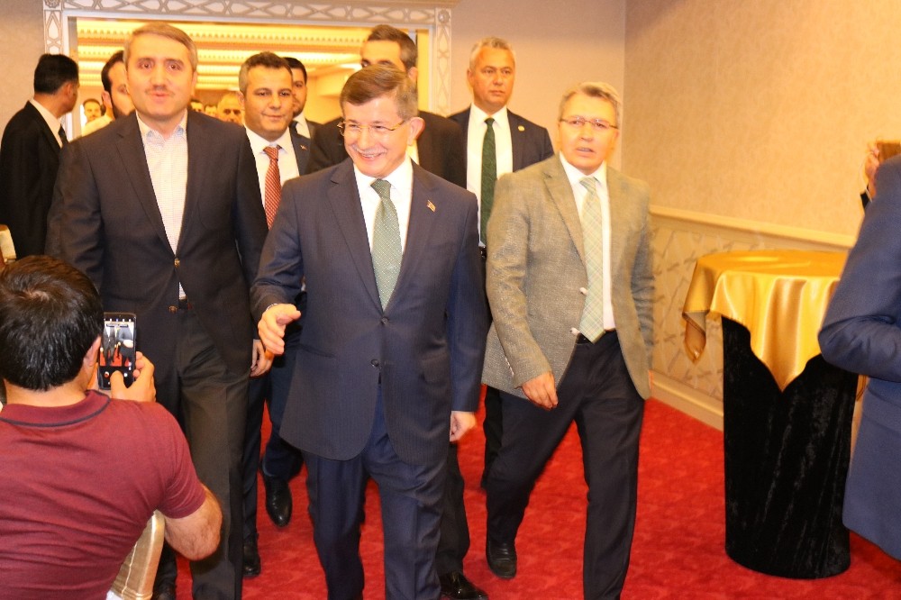 Davutoğlu Diyarbakır’da iftara katıldı 