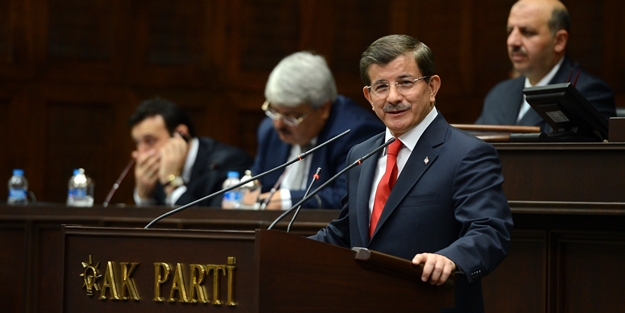 Davutoğlu: Elinize tutuşturulan belgeleri kullanmayın
