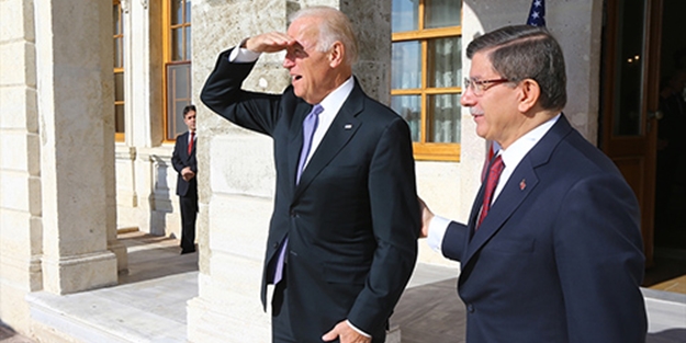 Davutoğlu gösterdi Joe Biden bakakaldı