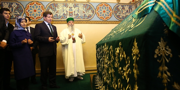 Davutoğlu Hacı Bektaş-i Veli türbesini ziyaret etti